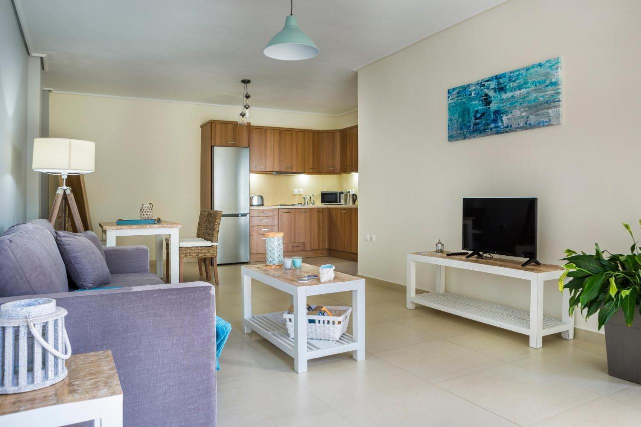 Apartment Lilly, Apartment With Communal Pool, 10 Meters From Sea Sami  Extérieur photo