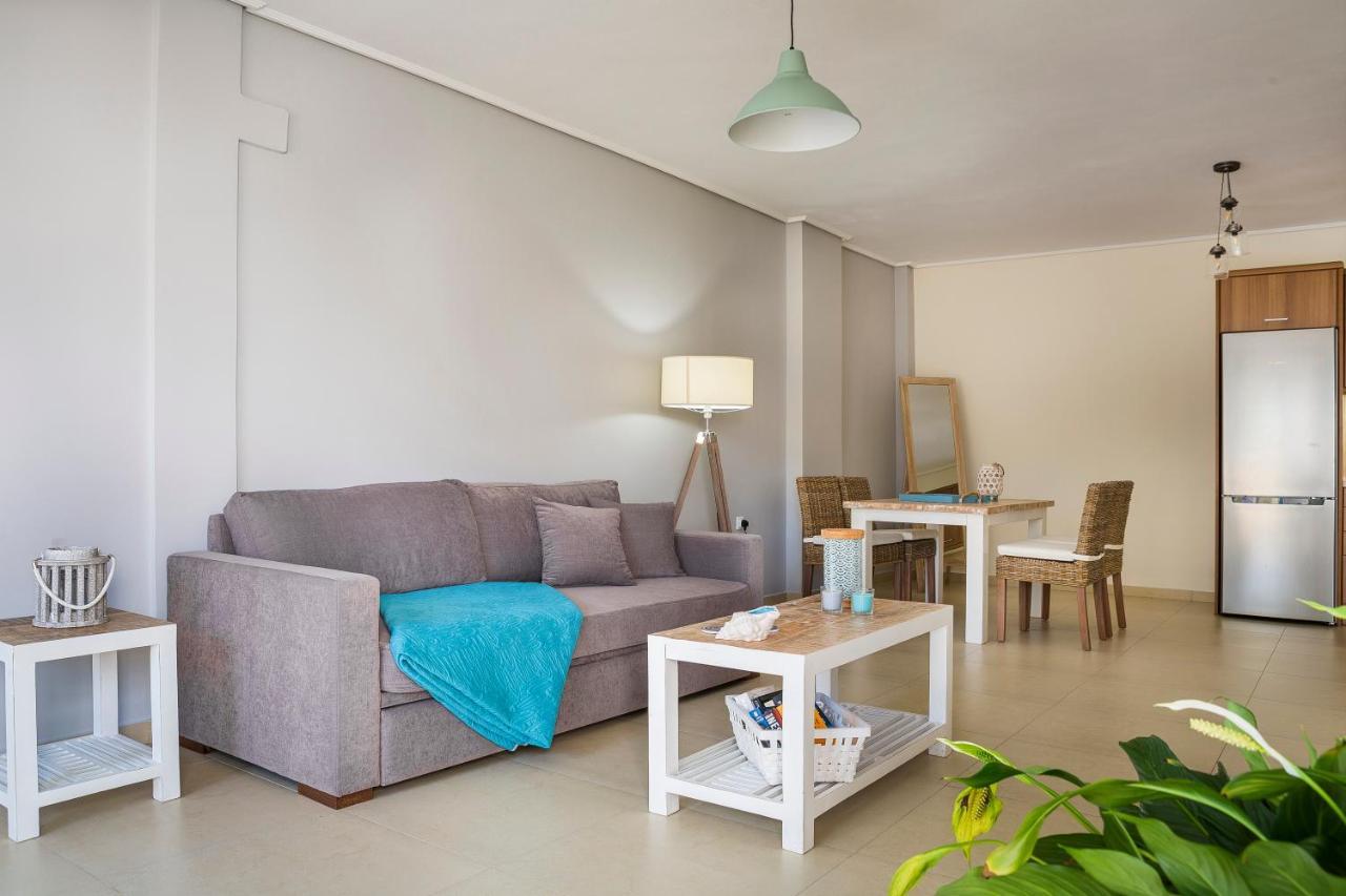 Apartment Lilly, Apartment With Communal Pool, 10 Meters From Sea Sami  Extérieur photo
